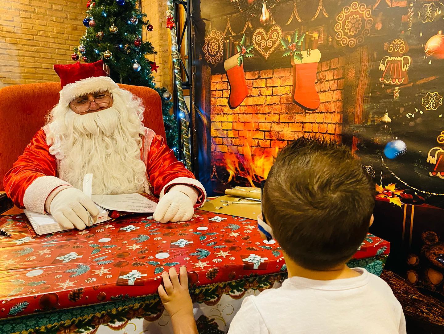 BLOG DO ADRIALDO FRAMARTINO: HOU HOU HOU . O PAPAI NOEL CHEGOU NA RIO  MÓVEIS!